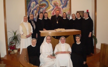 Biskup Marko u posjeti sestrama