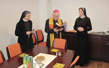 Biskup Komarica pohodio sjedište KVRPIP BIH