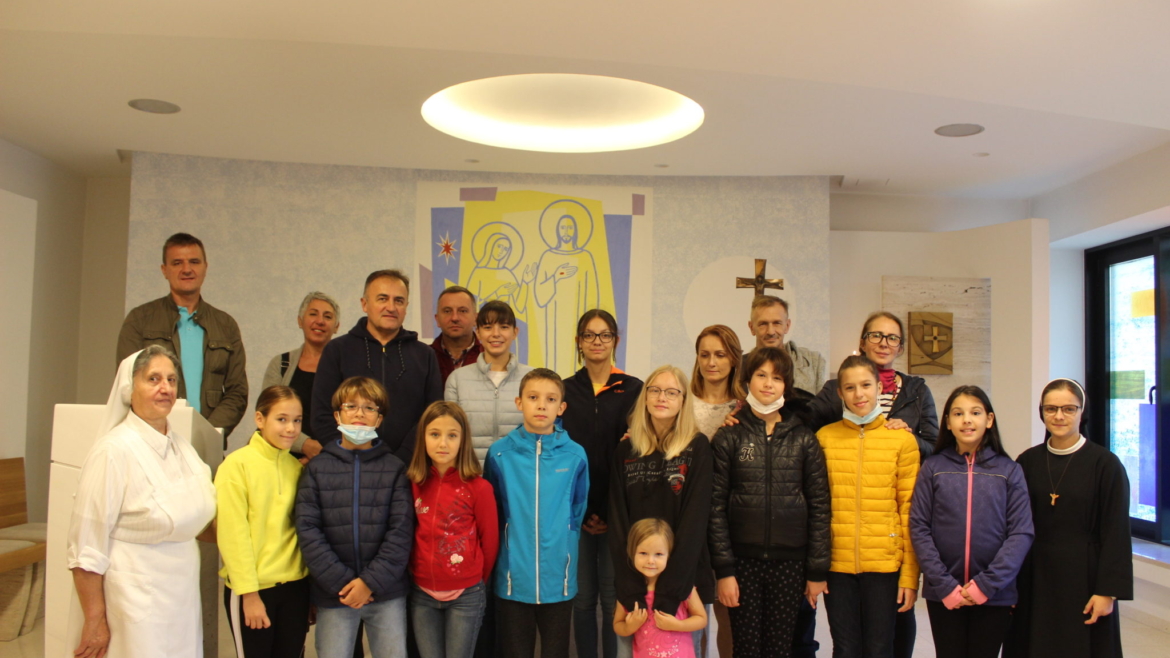Susret vjeroučenika i roditelji sa sestrama franjevkama
