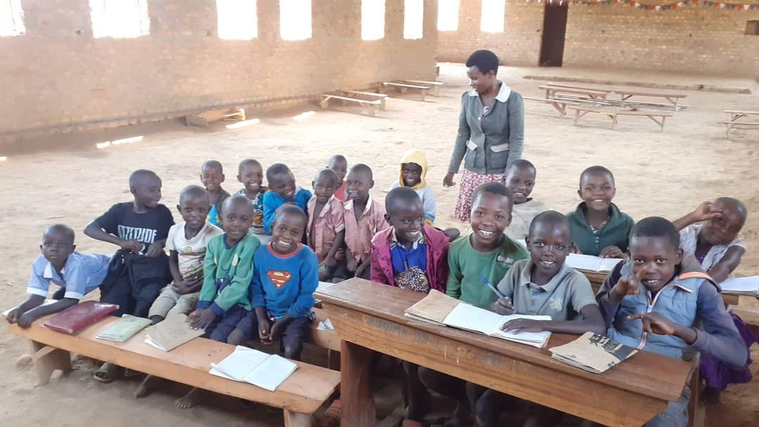 Edukacija za djecu i odrasle u Rwentobu (Uganda)