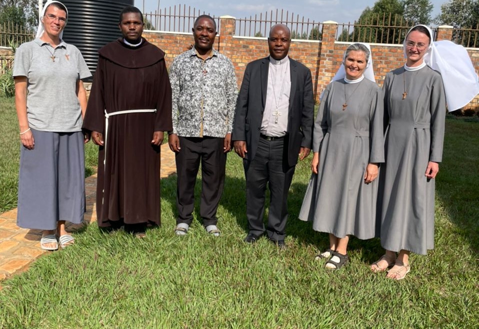 Posjet Nadbiskupa Mbarare zajednici sestara u Rwentobu