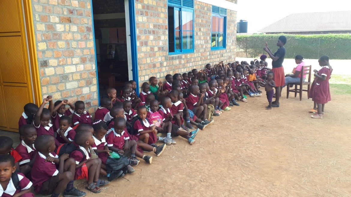 Video “Školske sestre franjevke – Uganda”