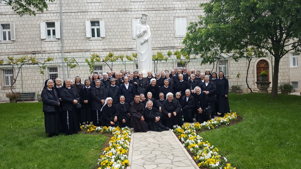 Susret sestara koje vrše poslanje unutar samostana