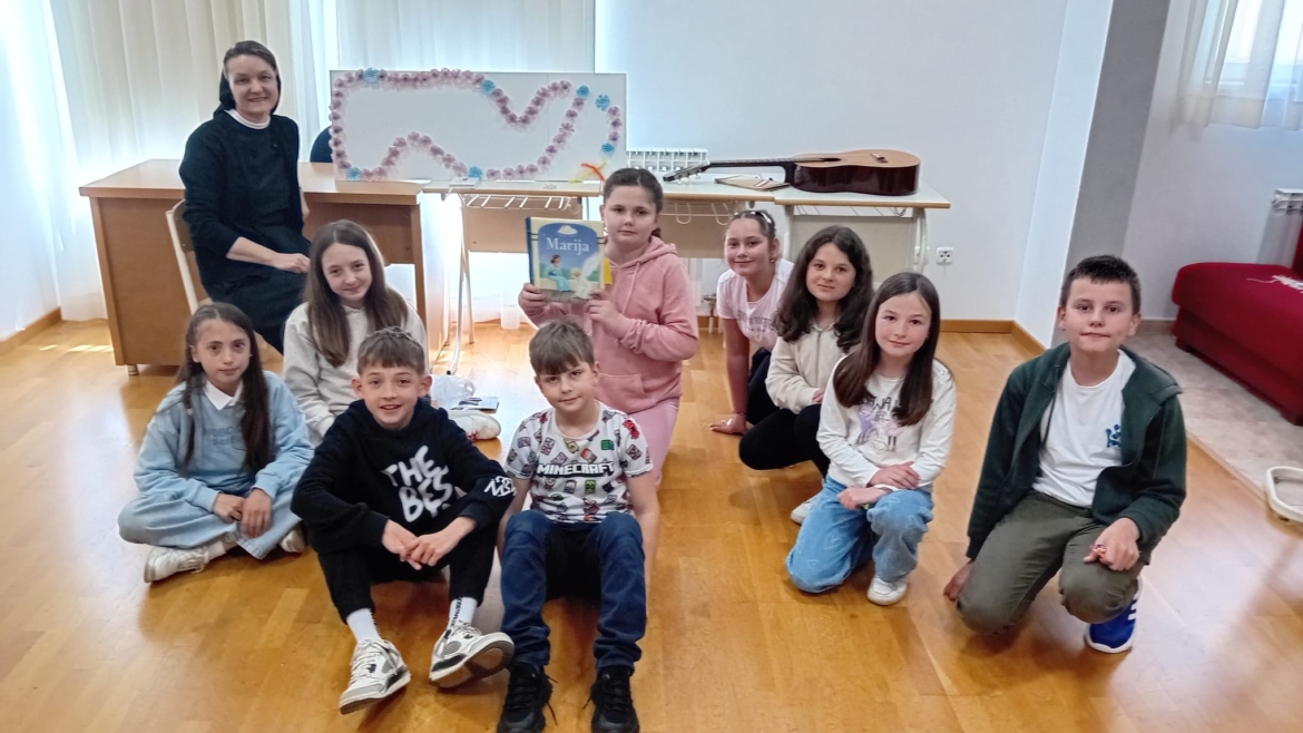 Radionica za prvopričesnike i druženje s njihovim roditeljima u Maloj školi