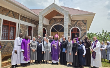 Blagoslov Kuće odgoja i Osnovne škole sv. Klare u Rwentobu (Uganda)