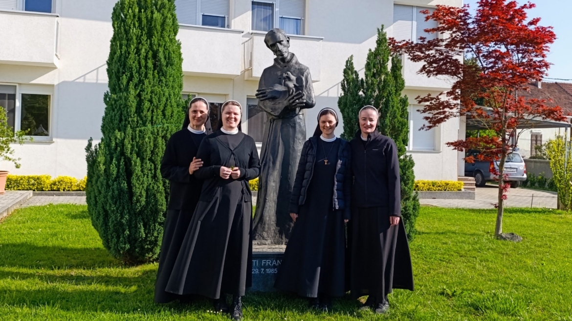 Seminar za juniorke – “Tko umire sebi, rađa se za vječni život!”