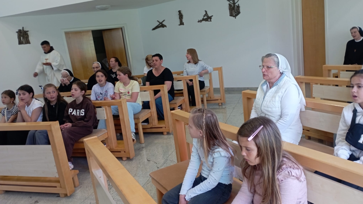 Susret s prvopričesnicima iz župe Uznesenja BDM u Uskoplju