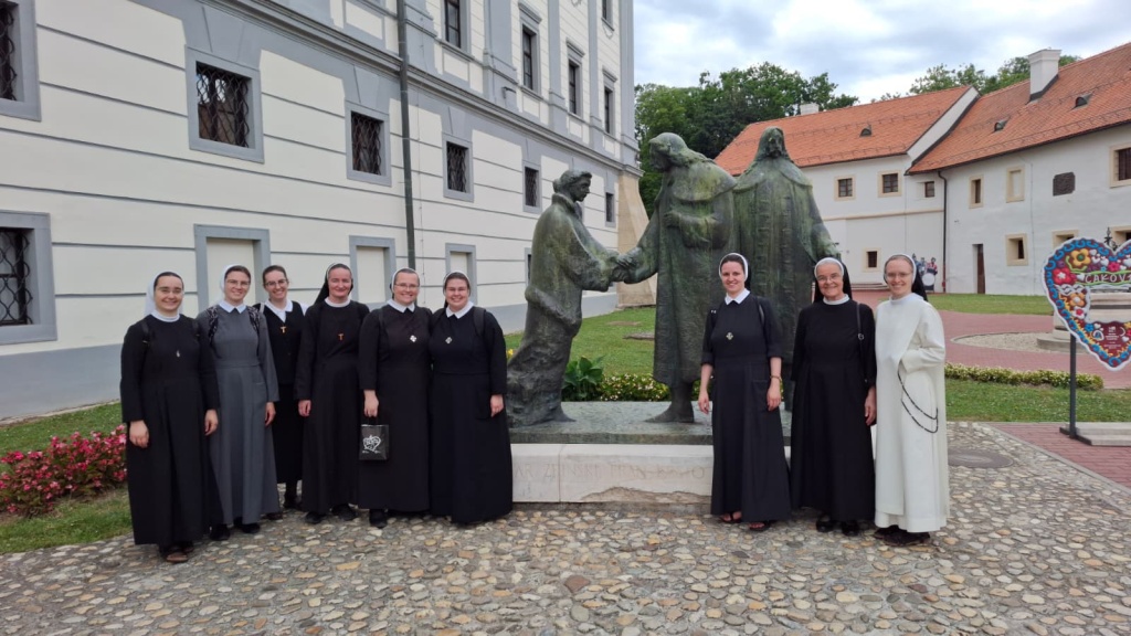 Zajednička priprava za prve i doživotne redovničke zavjete u Marijinom dvoru u Lužnici